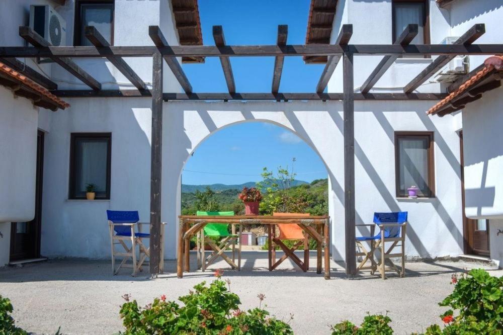 Katevi Luxury Seafront Villa Иериссос Экстерьер фото