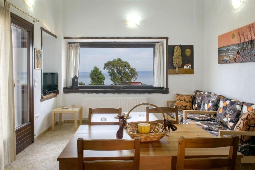 Katevi Luxury Seafront Villa Иериссос Экстерьер фото