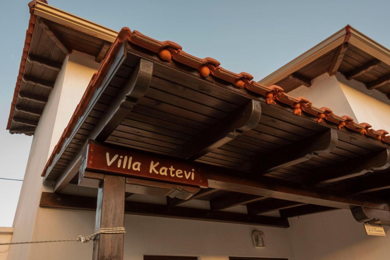 Katevi Luxury Seafront Villa Иериссос Экстерьер фото